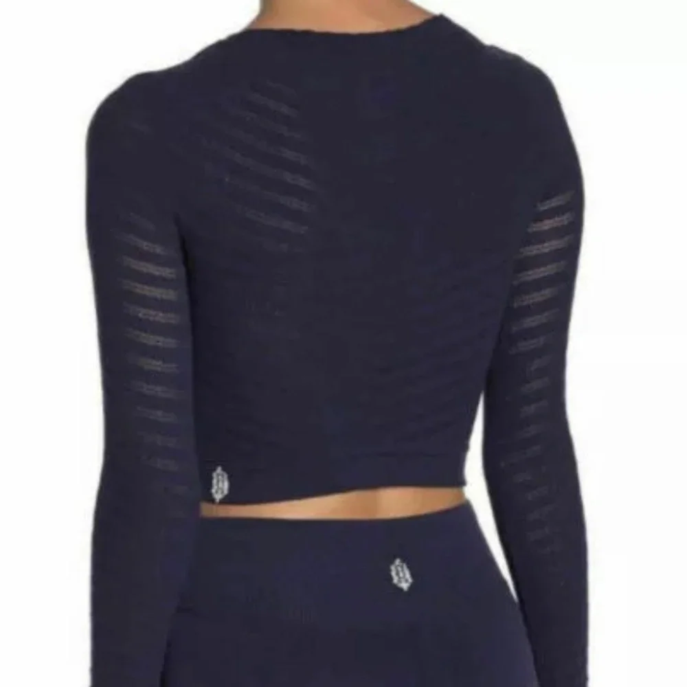 Free People Navy Gone Adrift Long Sleeve Crop Medium Yoga‎ Workout New